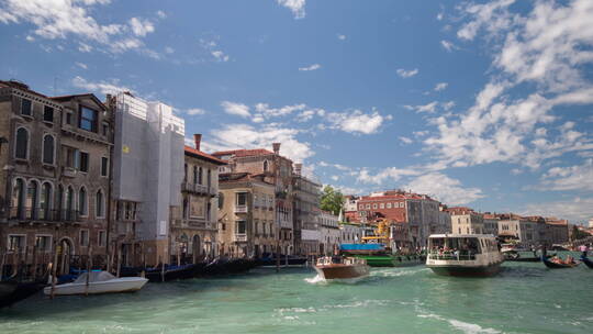 乘船观赏威尼斯美景