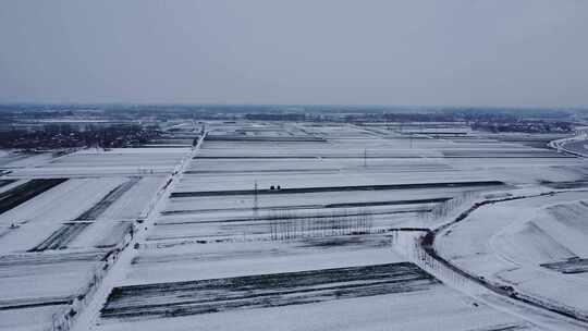 航拍冬天村庄雪景