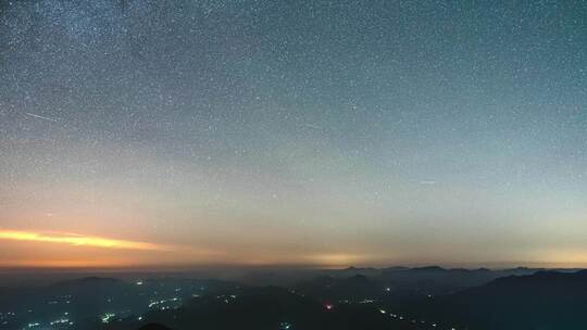 安徽大别山岳西牛草山星空银河8K