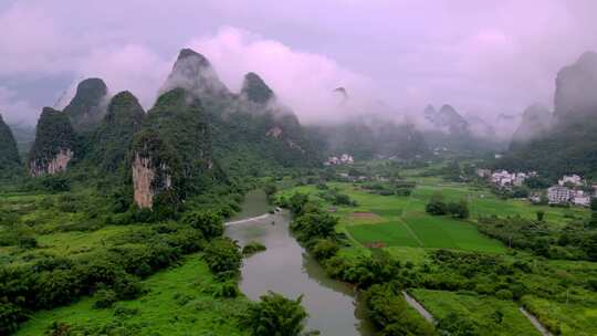 航拍桂林喀斯特地貌漓江景区山水自然风光