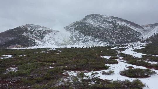 日本北海道川汤温泉硫磺山风光航拍