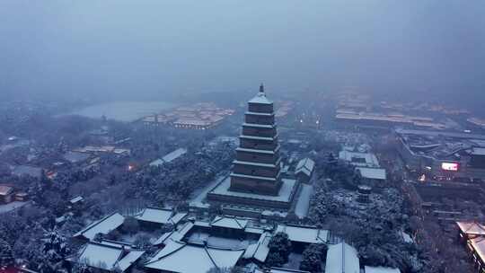 西安大雁塔亮灯雪景视频素材模板下载