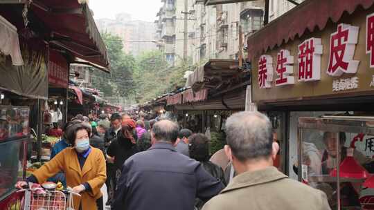 成都曹家巷露天菜市场人流密集热闹生活