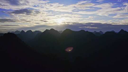 广西早晨大山晨光山川山峰光影山脉喀斯特