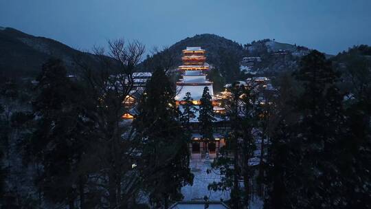杭州径山寺雪天夜景