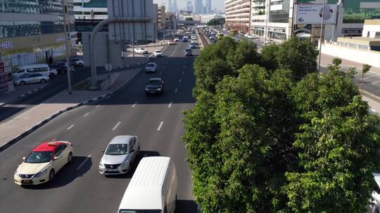 行驶在公路上的汽车延时景观