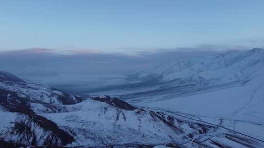 青海海南拉脊山雪山云雾航拍视频