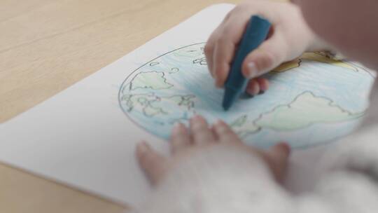 孩童涂鸦地球地图的特写