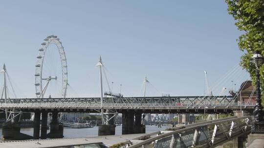 伦敦眼旁的十字桥视频素材模板下载
