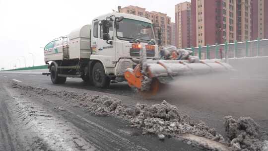 公路扫雪 扫雪车扫雪 扫雪车雪天扫雪