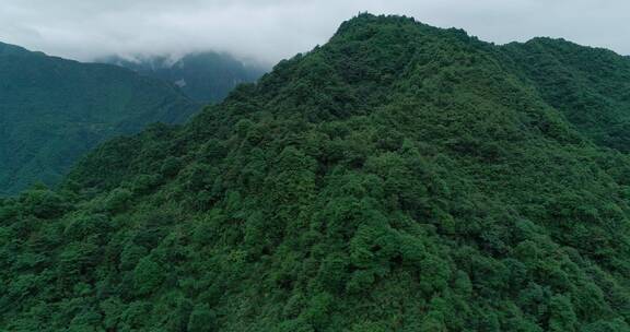 夏天峨眉山后山航拍风景