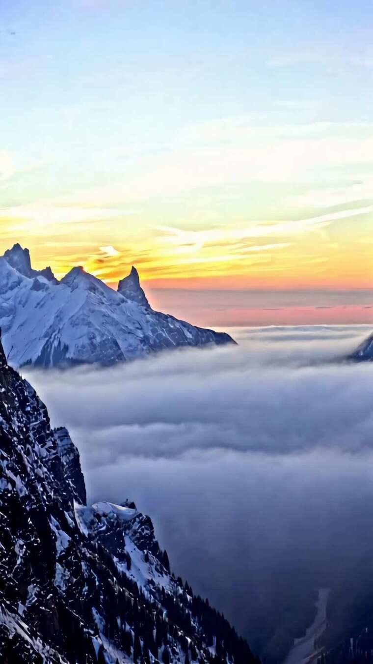 雪山云海日出景观
