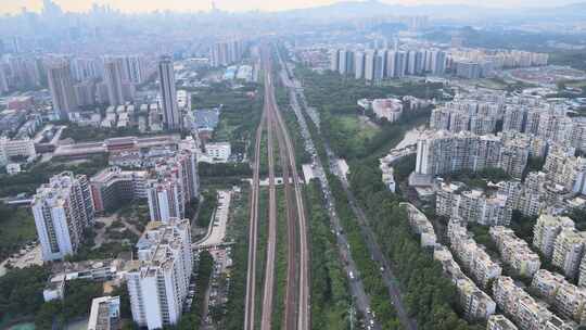 广州广园快速路和广深城际轨道运输视频素材模板下载