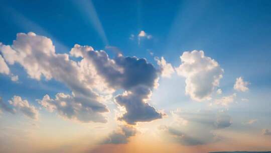 日出日落光芒万丈黄昏夕阳金色阳光穿透云层