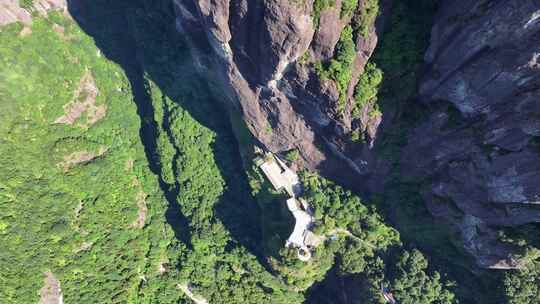 航拍福建漳州平和县灵通岩山林风光