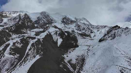 航拍川西横断山脉勒多曼因雪山冰川风光