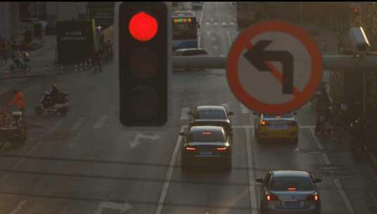 下班车流涌动 城市街道 红绿灯 城市交通视频素材模板下载