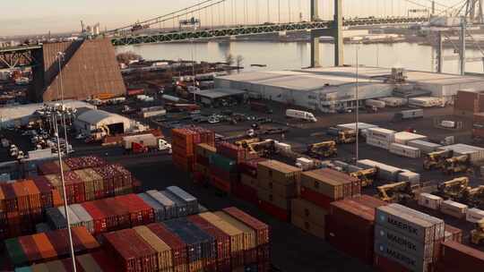 大型港口，集装箱，货轮视频素材模板下载