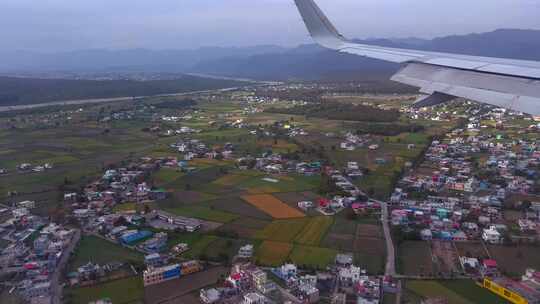 从德里到斯利那加：天空之旅。从德里机场到