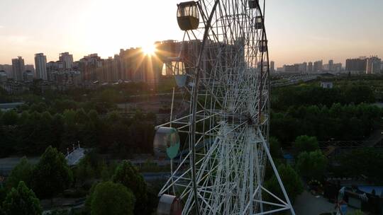 洛阳隋唐植物园游乐场晚霞唯美公园城市下班