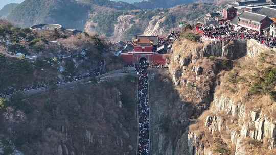 春节期间，泰山人气旺