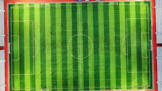 无人机航拍绿茵场足球比赛
