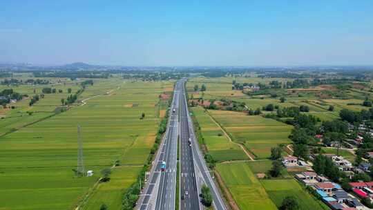 绿色大平原高速公路农田麦田航拍