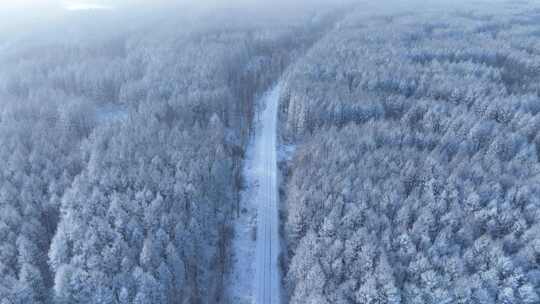 大兴安岭林海雪原和山路