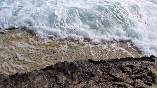 波浪冲刷海岸视频素材模板下载