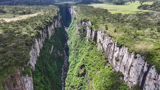 巴西南里奥格兰德州坎巴拉大峡谷。