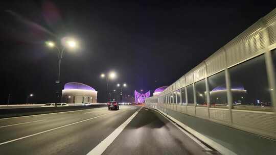 城市夜晚夜景开车第一视角汽车窗外沿途风景