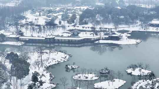 航拍瘦西湖景区园林大明寺观音山宋夹城雪景