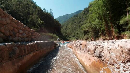 4K升格实拍高山峡谷漂流