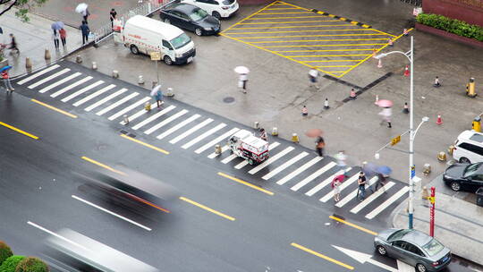 广州街道斑马线的延时摄影