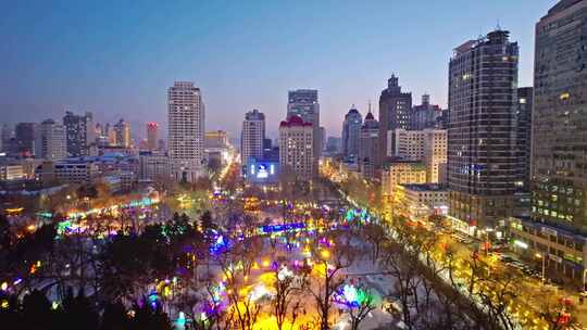 中国黑龙江哈尔滨兆麟公园冰灯游园会夜景
