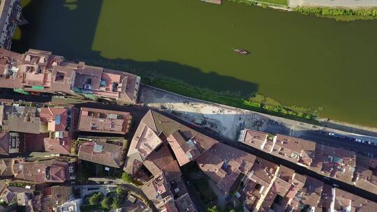 意大利佛罗伦萨阿诺河小船俯视航拍