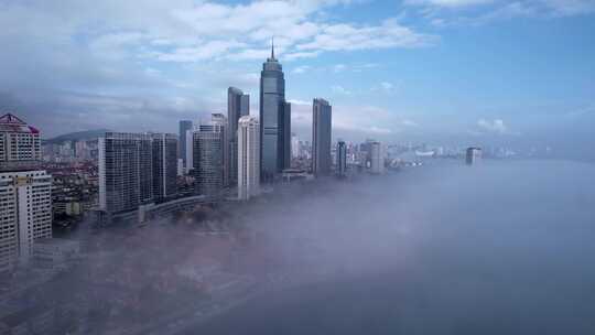 航拍烟台平流雾下的城市全貌