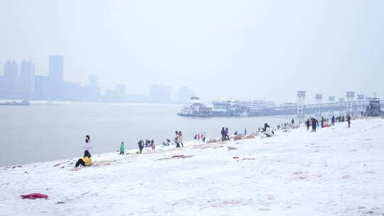 武汉汉口江滩雪景