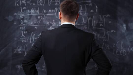 分析写在黑板上的方程式