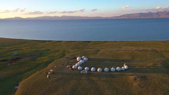 美丽的草原日出蒙古包