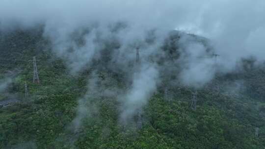 森林电塔云雾森林云海电塔航拍森林雨天森林