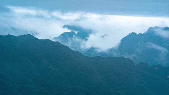 秦岭山脉云海云雾飘动