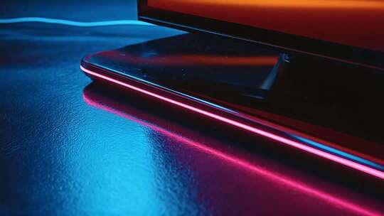 带霓虹效果的电子产品特写