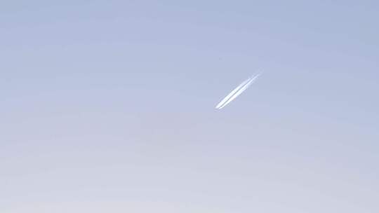 天空中的喷气式飞机