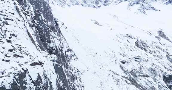 航拍四姑娘山双桥沟雪山风景