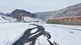 安集海大峡谷冬天雪天航拍风光高清在线视频素材下载