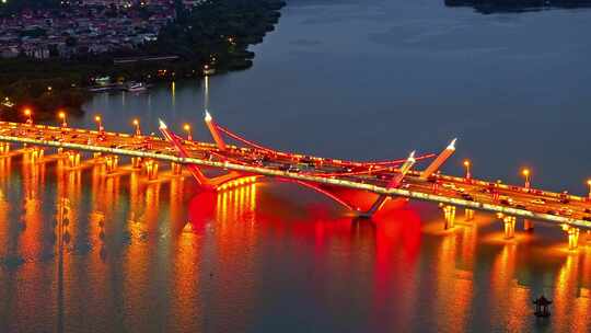 中国江苏无锡蠡湖大桥夜景航拍