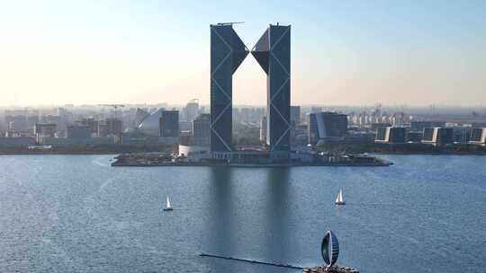 上海临港新片区滴水湖风景全景