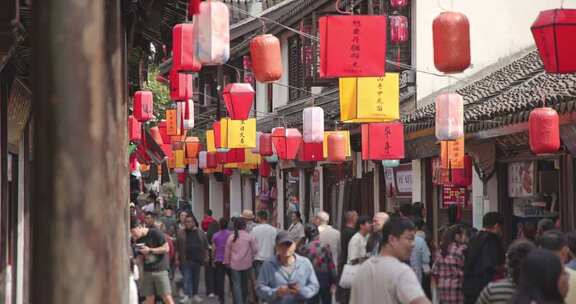 上海南翔古镇南翔老街红灯笼人流节日
