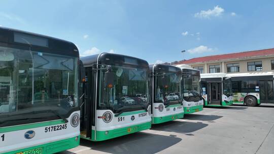 武汉公交车出站新能源视频素材模板下载
